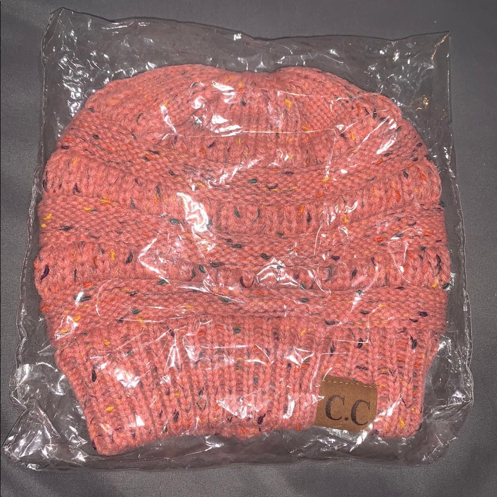 Messy bun ponytail beanie - Picture 2 of 3